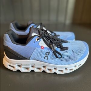 ON CLOUD cloudstratus womens 7